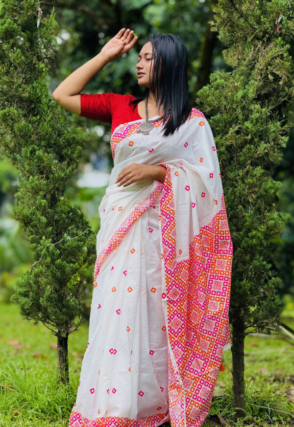 প্রিমিয়াম রেশম সিল্ক সাদা শাড়ি | ব্লাউজ পিস সহ - Image 8